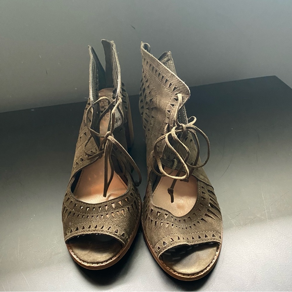 Vince Camuto Heels size 9